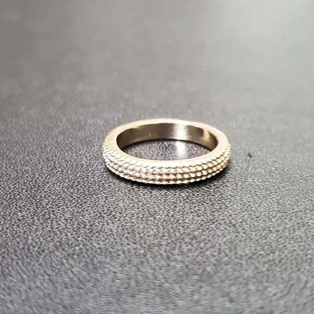 Gold tone textured ring - approx 5.25